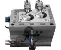 Collapsible Core Fitting Mould